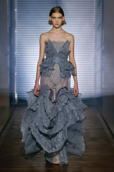 Look 28